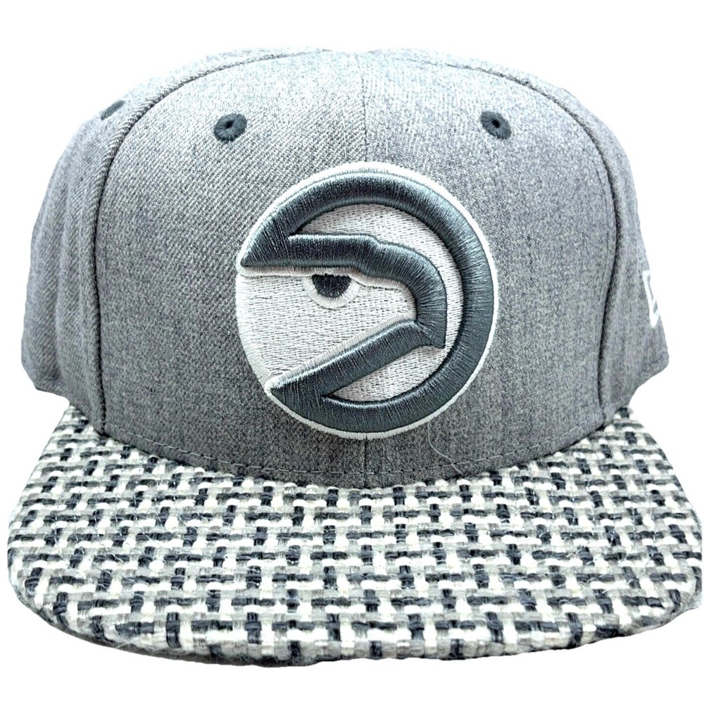 Atlanta Hawks Hat Cap Snap Back Gray Plain Logo Flat Bill High Dome 9Fifty NBA